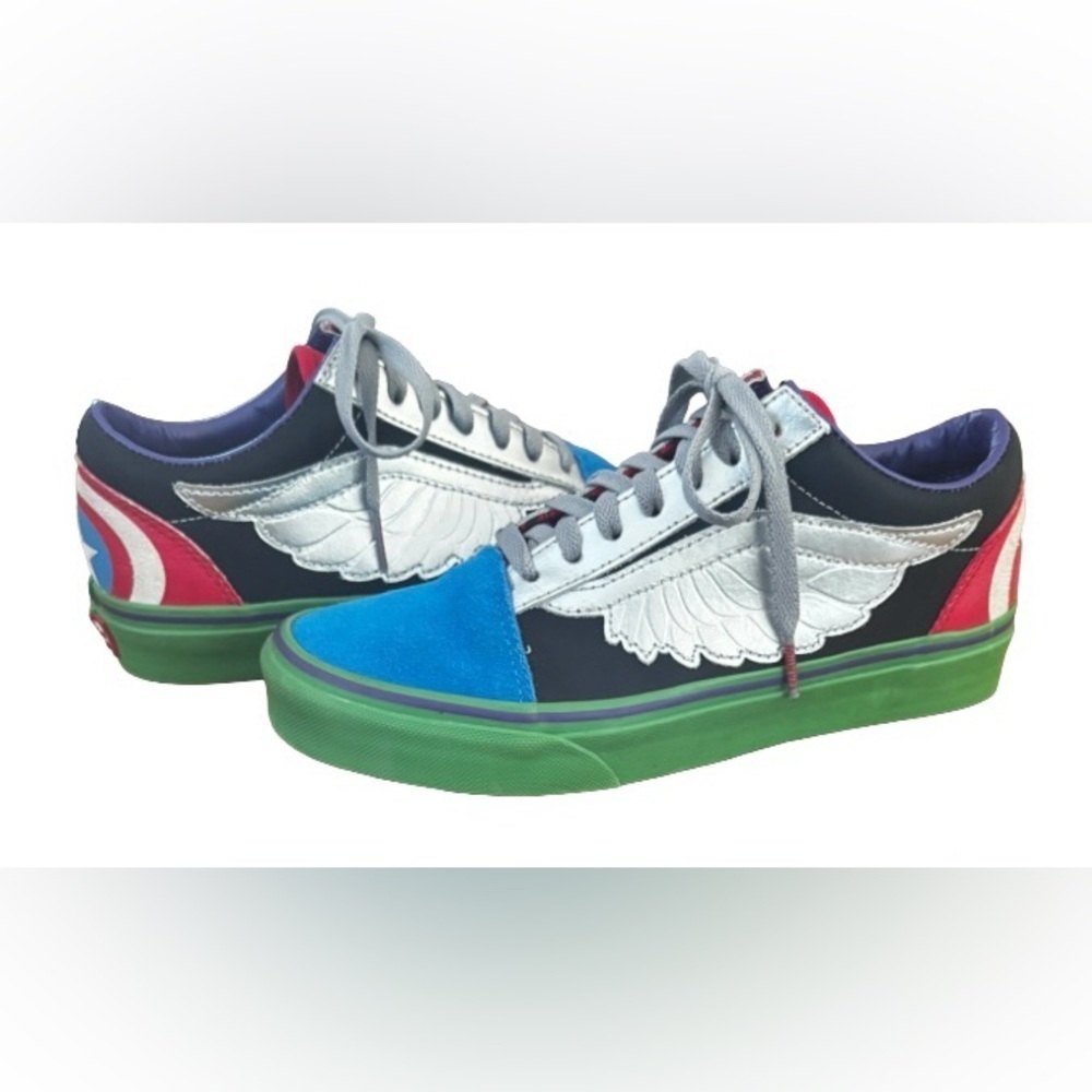 Vans X Marvel Avengers Old Skool snkrs unisx mns 6 and 7.5 artsy comics